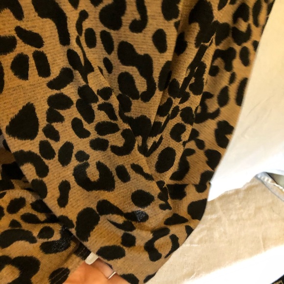 Nice lightweight sweater top - Picture 4 of 5